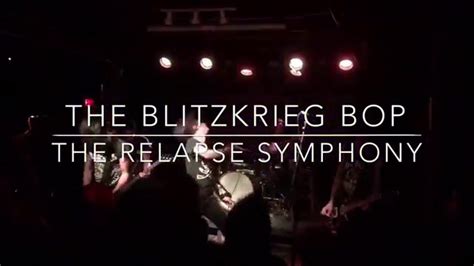 Blitzkrieg Bop - An Explosive Symphony of Garage Rock Fury and Anthemic Catchiness